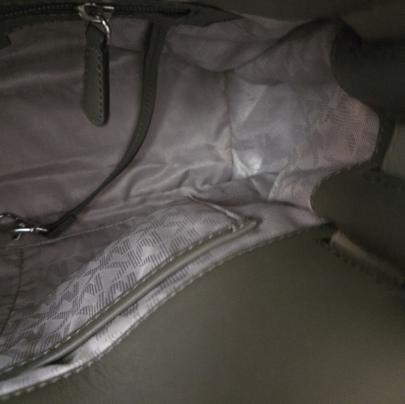 Michael Kors Bag EUC - Picture 11 of 16